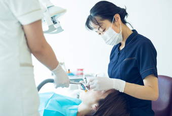 日本矯正歯科学会の認定医が在籍